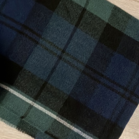 CLEO TARTAN Scarves Wraps x 2 Red Green Black LIKE NEW - Picture 6 of 6